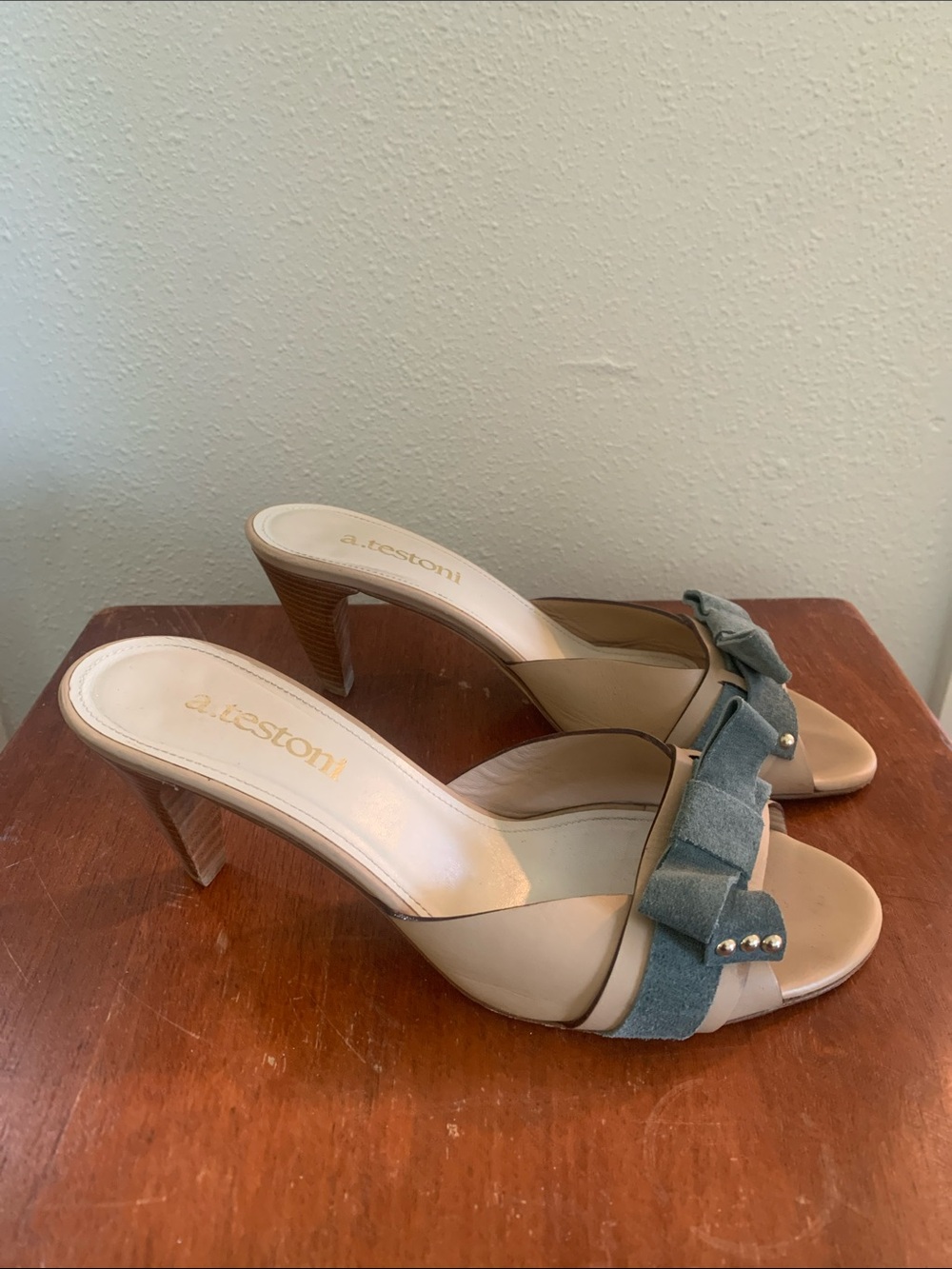 a. testoni Nude Leather Slide Sandals with Green Suede Bow - Picture 3 of 5